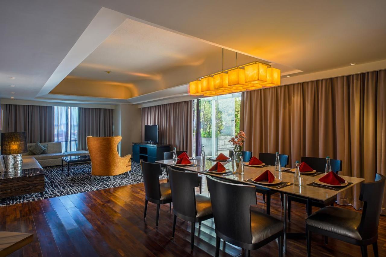 Artotel Ts Suites Surabaya Exterior photo