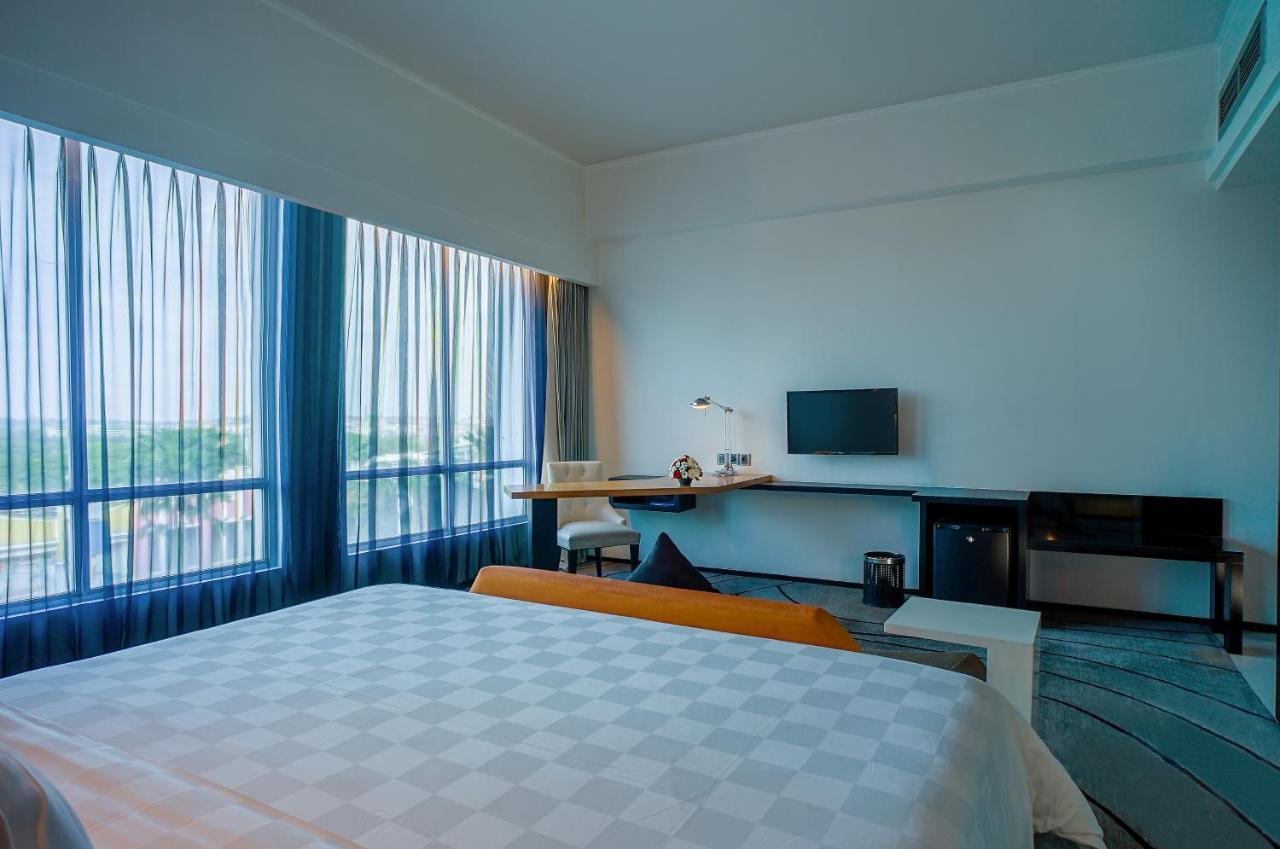 Artotel Ts Suites Surabaya Exterior photo