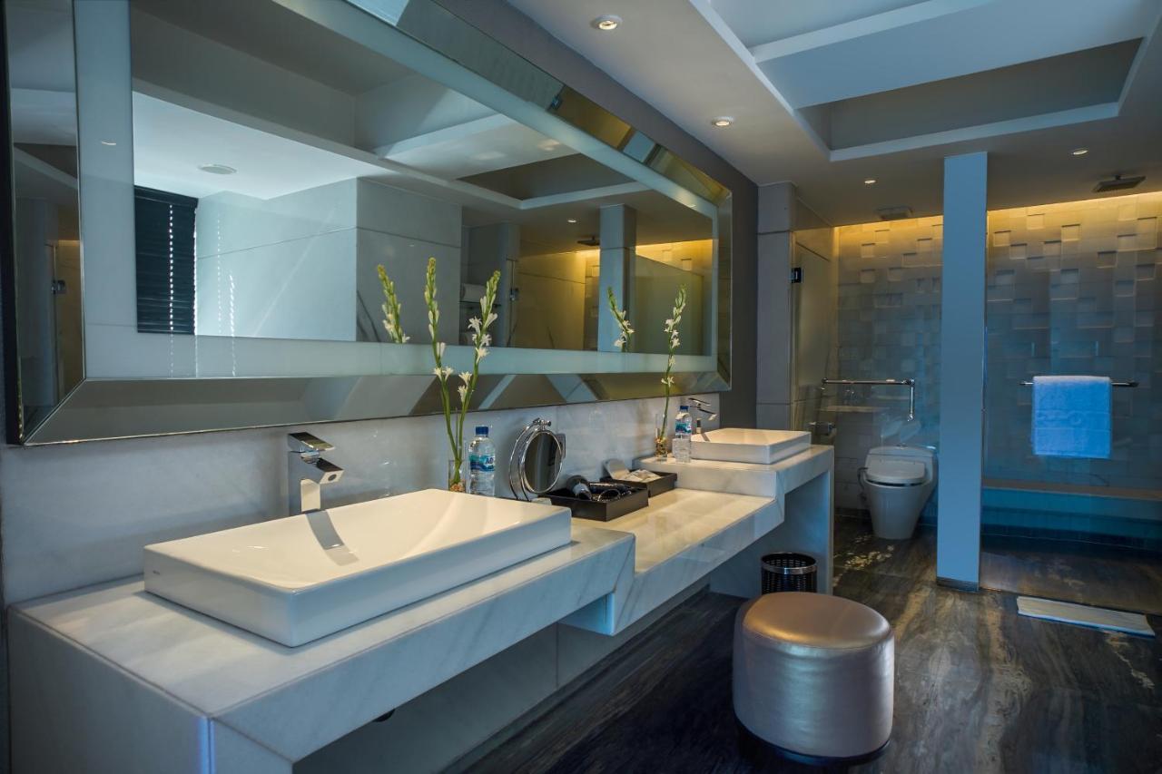 Artotel Ts Suites Surabaya Exterior photo