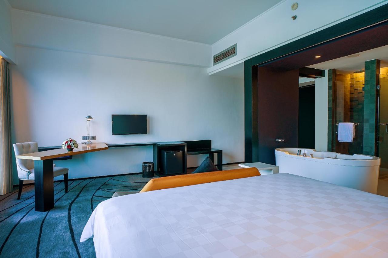 Artotel Ts Suites Surabaya Exterior photo