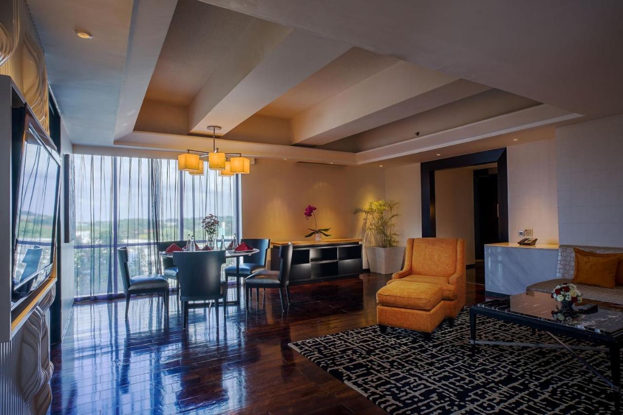 Artotel Ts Suites Surabaya Exterior photo