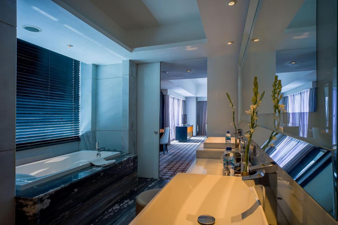 Artotel Ts Suites Surabaya Exterior photo